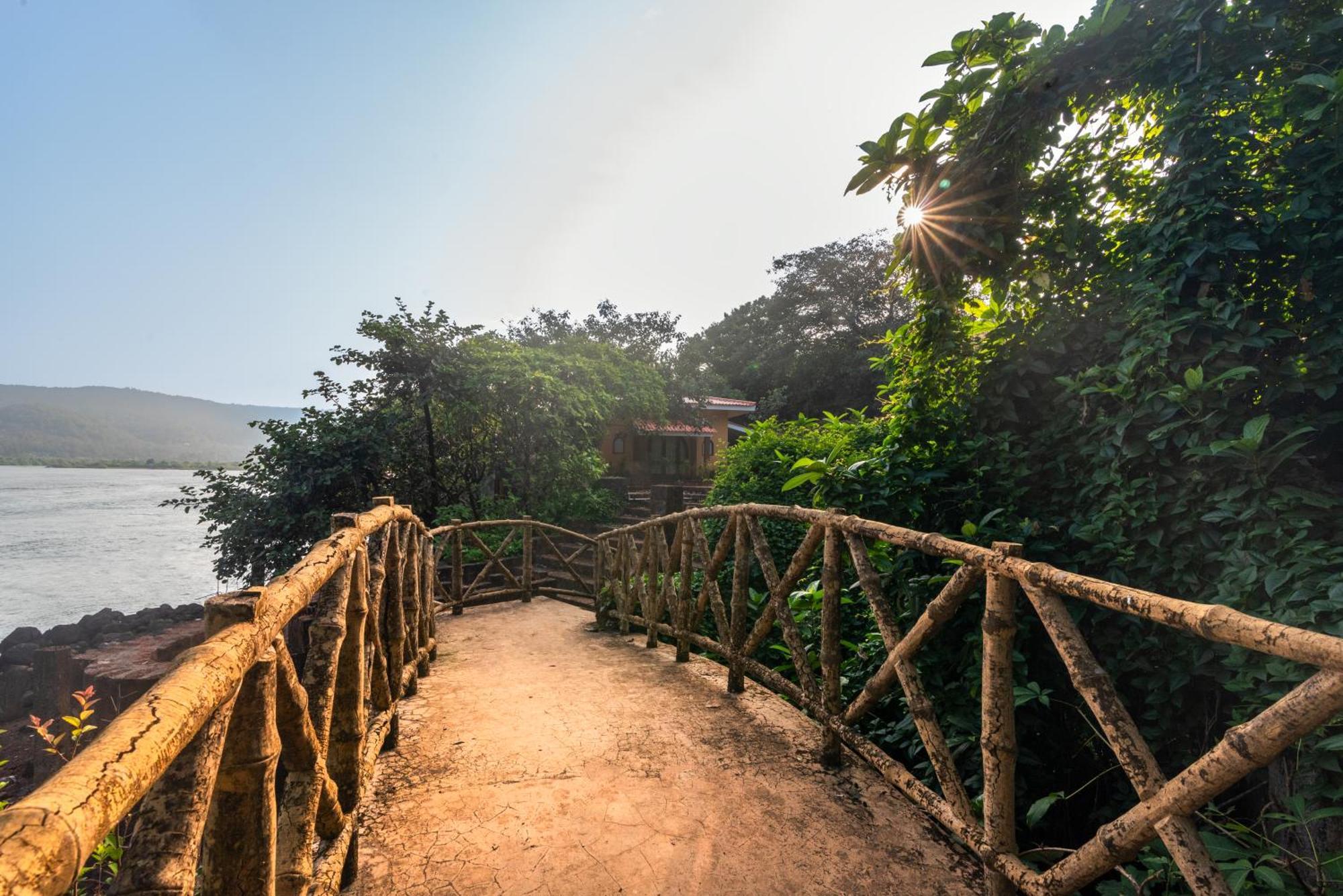 Saffronstays Athaang, Dapoli Anjarle Luaran gambar